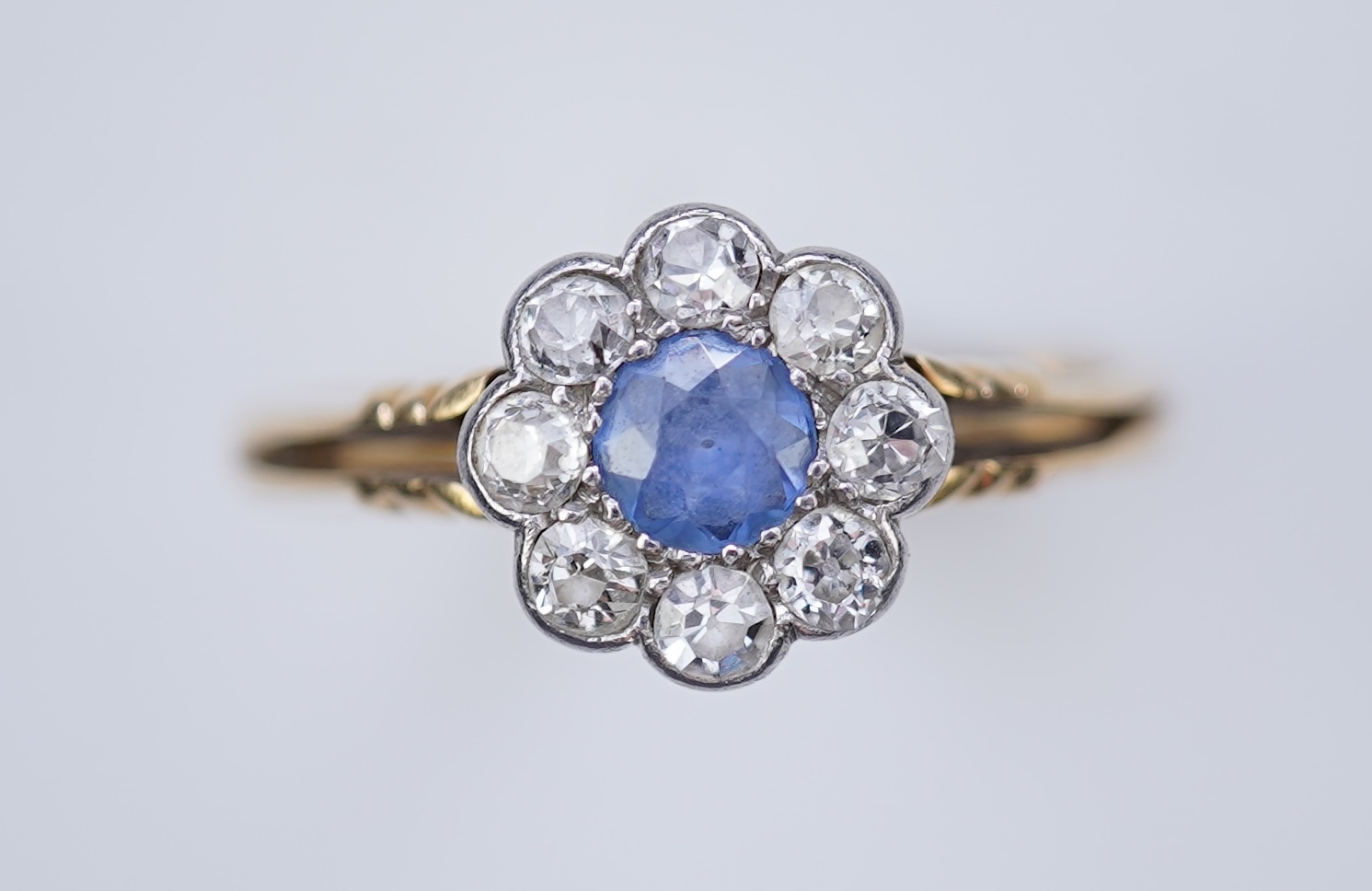 An Edwardian sapphire and diamond cluster ring, early 20th century